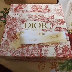 CD Luxurious Gift Box With  White Ribbon & Gold Logo/Gift Card  AUTHENTIC